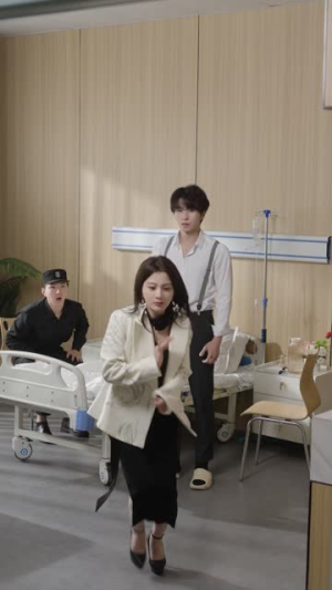 【我被套路撞了N下腰】6集完整短剧免费在线观赏