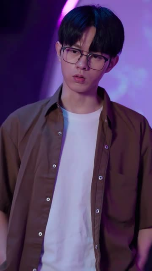 【被女大学生诬陷偷拍，我的国士身份曝光了】42集短剧全集免费观