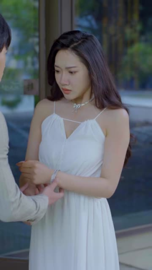 【我救了美女大明星老婆】70集免费短剧在线观览