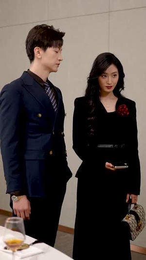 【长跑八年她奔向白月光】103集短剧全集在线免费观