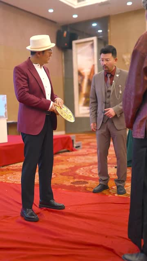 【双界倒爷之女帝是我网友】60集短剧全集在线观览