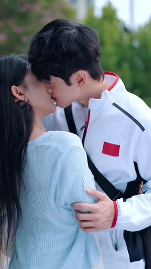 向着朝阳逆流而上（60集）短剧精彩推荐