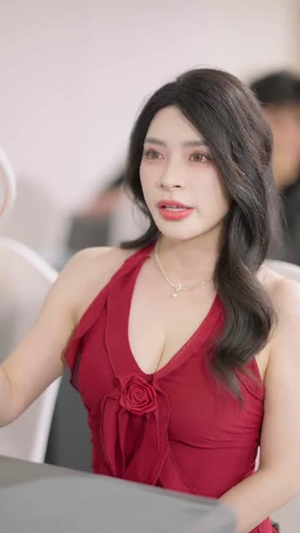 被偷听心声后,全家追着老妈宠 (55集) 被偷听心声后,全家追着老妈宠 (55集) 精彩好看短剧