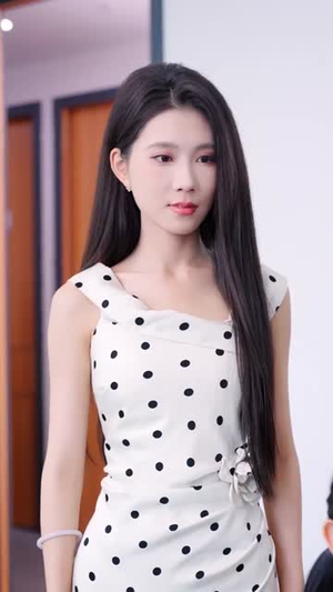 皇后驾到：反派人设崩不住了（92集）短剧全集免费