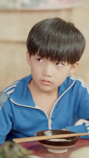 反派继母带崽儿顿顿炫肉（70集）热门短剧追到爽